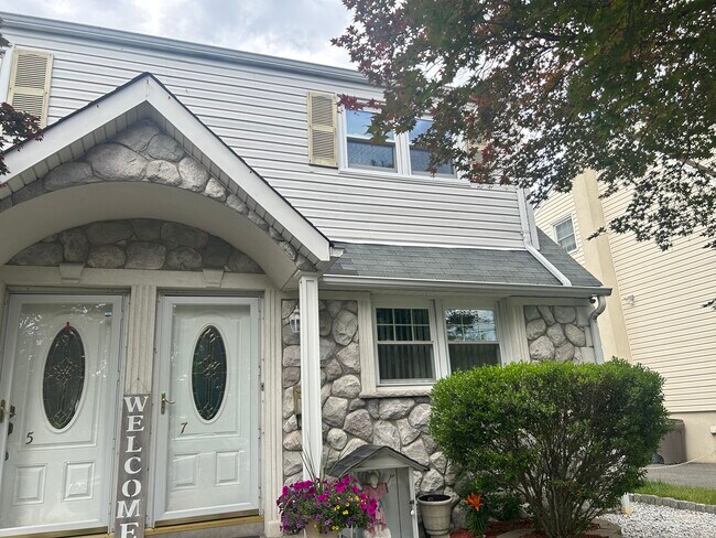 Building Photo - 7 Paterson Ave