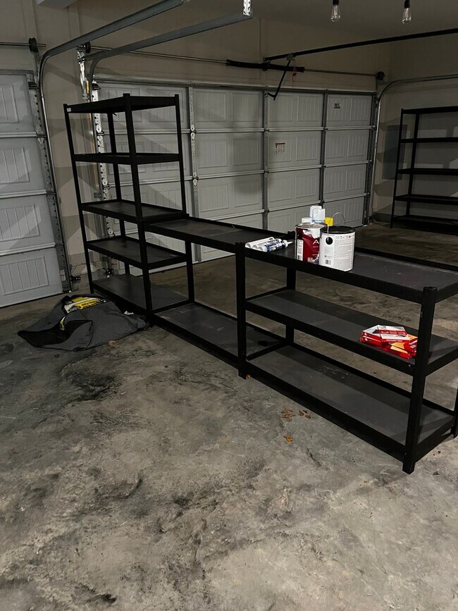 Building Photo - Custom Built home in a quiet subdivision