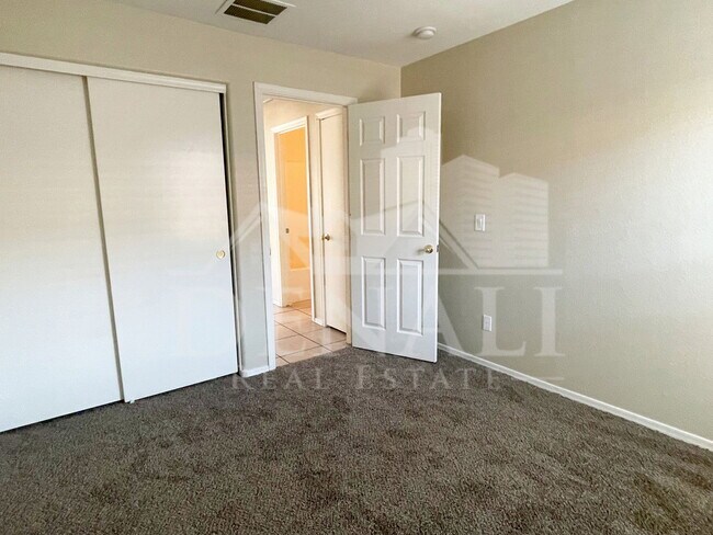 Building Photo - 7220 S 55th Dr