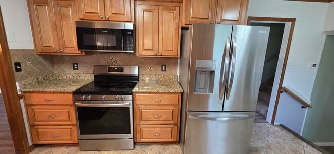 Building Photo - 4011 Pinnacle Way