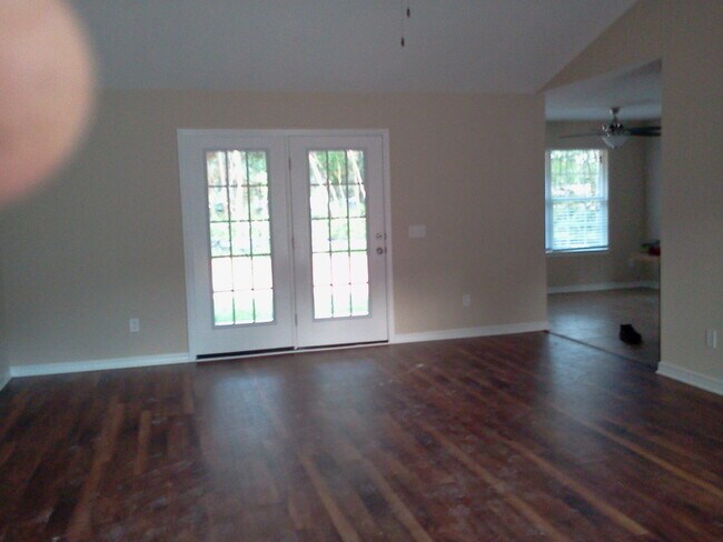 Building Photo - 2519 Weller Ave