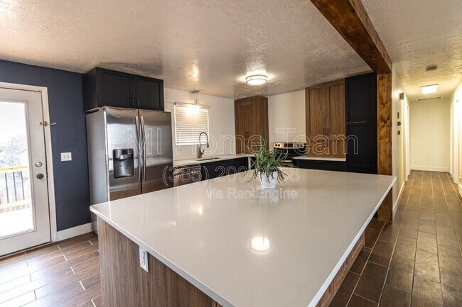 Building Photo - 1312 Roger Cir