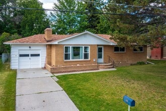Building Photo - 5 bedroom 2 bath rental
