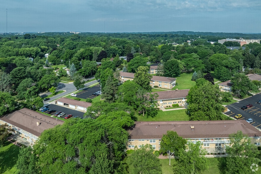 Aerial Context - Royal Arms Apartments