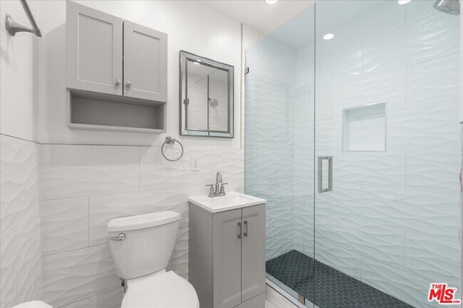 Building Photo - 8787 Shoreham Dr