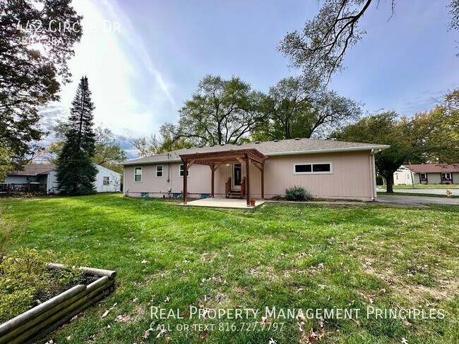 Building Photo - 442 Circle Dr