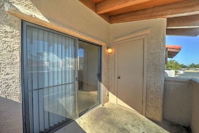 Building Photo - READY TO VIEW NOW! -FIRST MONTH RENT FREE-...