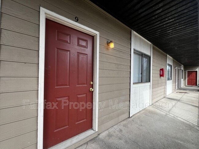 Primary Photo - 1309 Hudson Ave