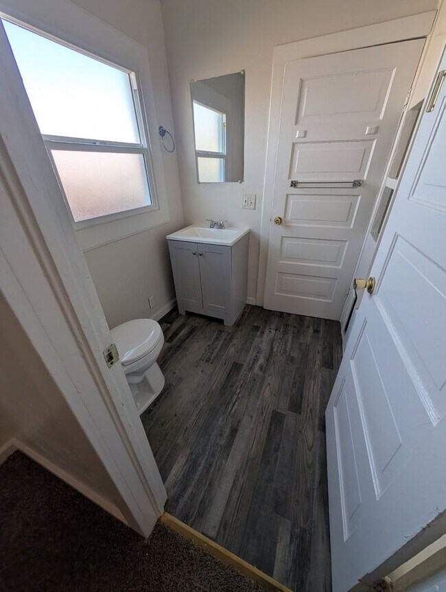 Building Photo - Cute house!