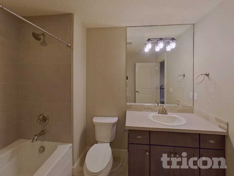 Building Photo - 2604 NE 175th St