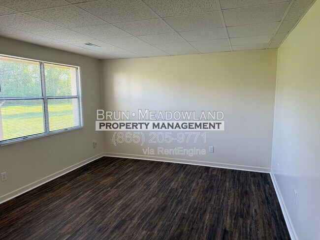 Building Photo - 1921 Meadowland Ln