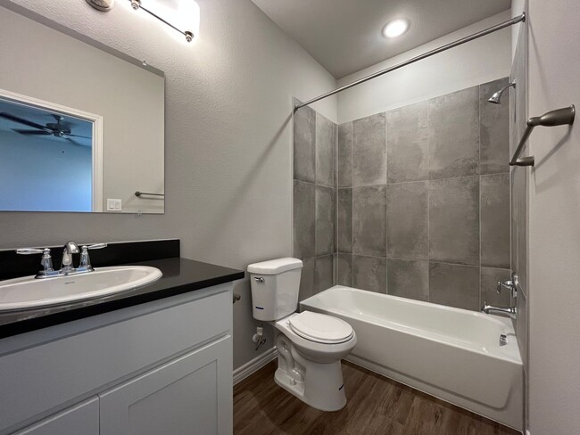 Building Photo - Townhome for rent