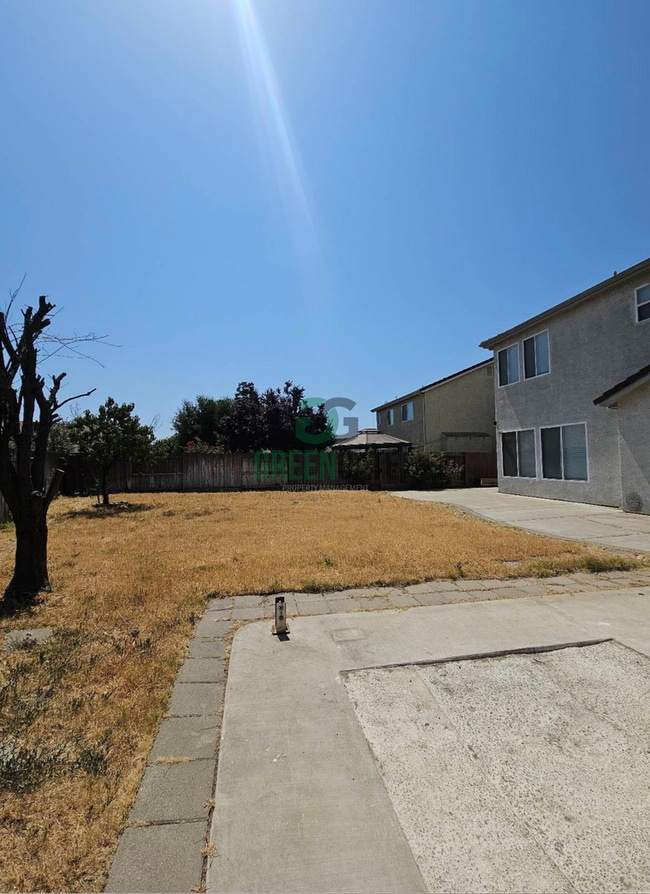 Building Photo - 985 W Alameda St