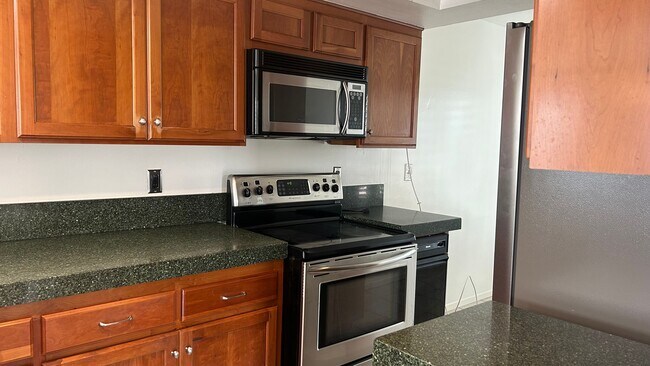 Building Photo - 928 Intrepid Ct