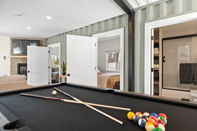 Building Photo - 220 Circle Dr