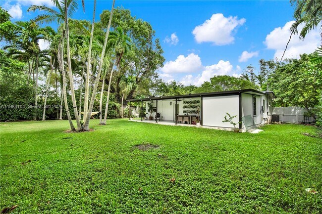 Building Photo - 6400 SW 62nd Ct