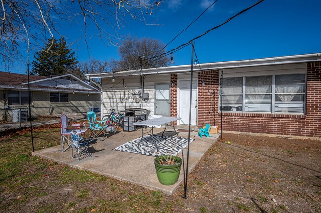 Building Photo - 4 Bedroom Rental Available February 15th!