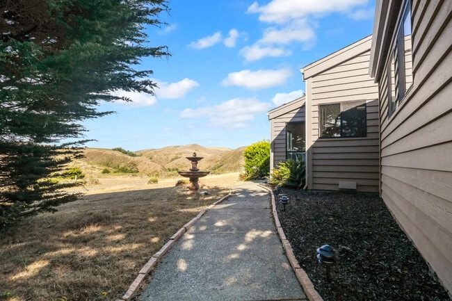 Building Photo - 112 Duck Ct