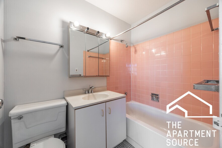 Building Photo - 1337 N Dearborn St