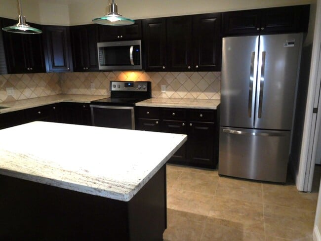 Building Photo - UNR friendly 3 Bedroom , 2 Bath close to campus