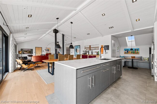 Building Photo - 284 Eliot St