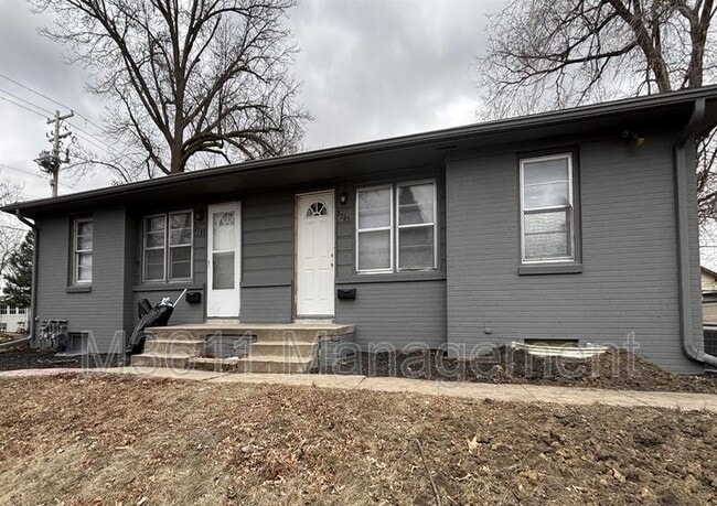 Primary Photo - 2765 Everett St