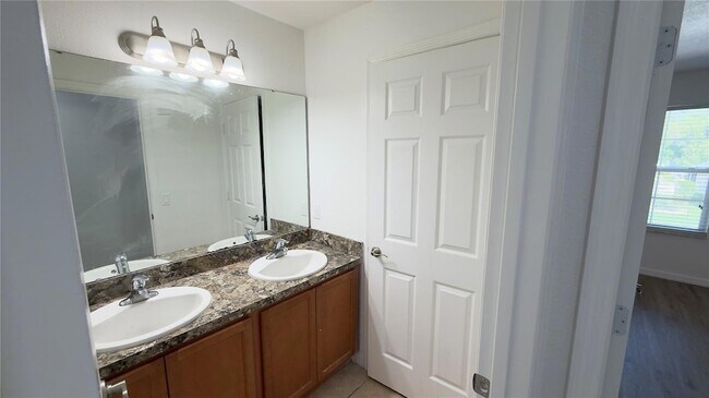 Building Photo - 2255 Sheboygan Pl