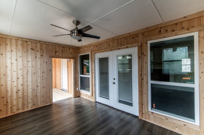 Building Photo - 1507 Wimbledon Dr