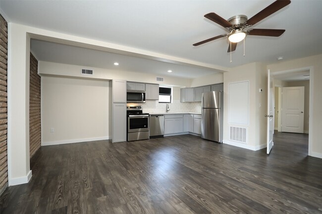 Building Photo - 5504 La Branch St