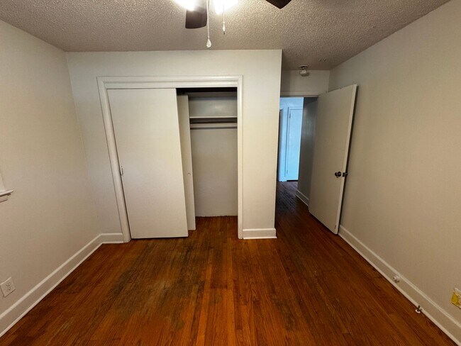 Building Photo - 2/1 Duplex with office space in Shelby, NC