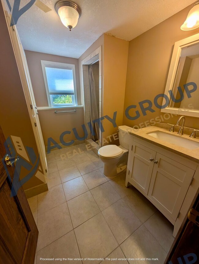 Building Photo - 10207 Pilgrim Ln N