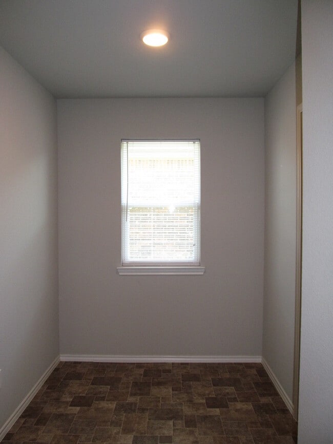 Building Photo - 3 BEDROOM, CONVENIENT TO SCOTT & WHITE