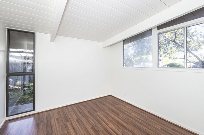 Building Photo - Freshly Updated 3 Bed, 2 Bath Eichler w/ Central Heat & AC!