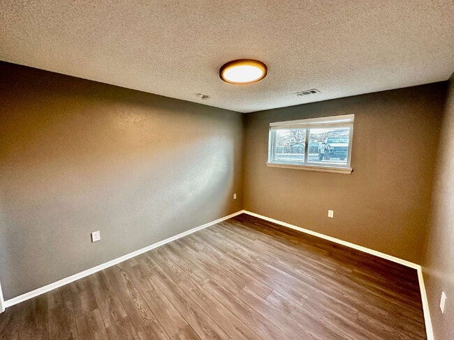 Building Photo - **MOVE IN SPECIAL - FIRST MONTH'S RENT FREE!!** "Charming 2-Bed Condo in Golden, CO - Cozy Living!"