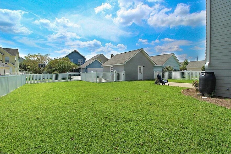 Building Photo - 111 Amaranth Ave