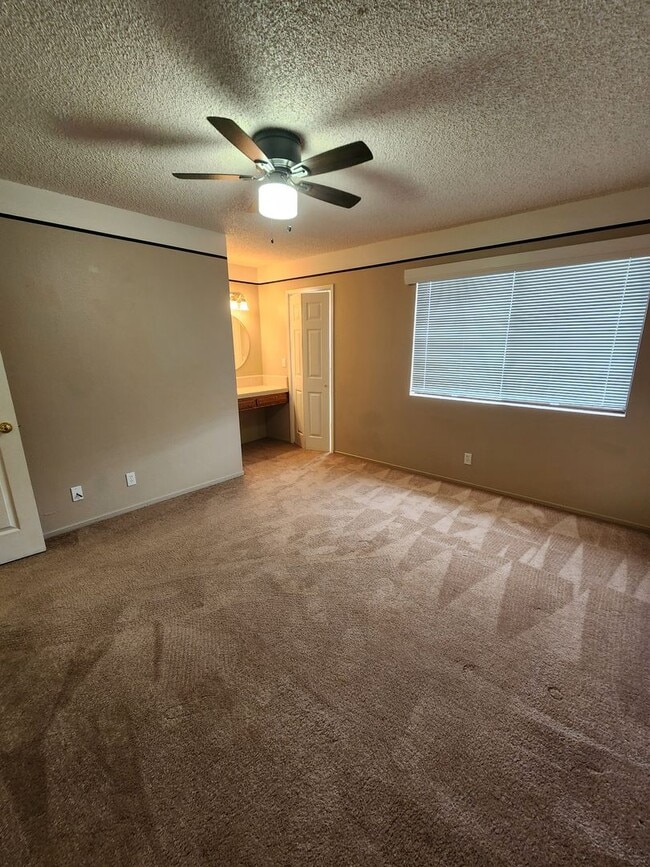 Building Photo - Tri-Level 2 Bed, 1.5 Condo in Oceano- Trash Included!