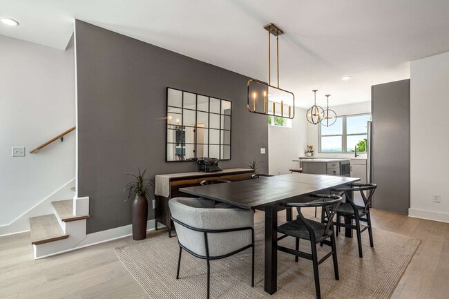 Building Photo - Prestine & Partially Furnished North Nashv...