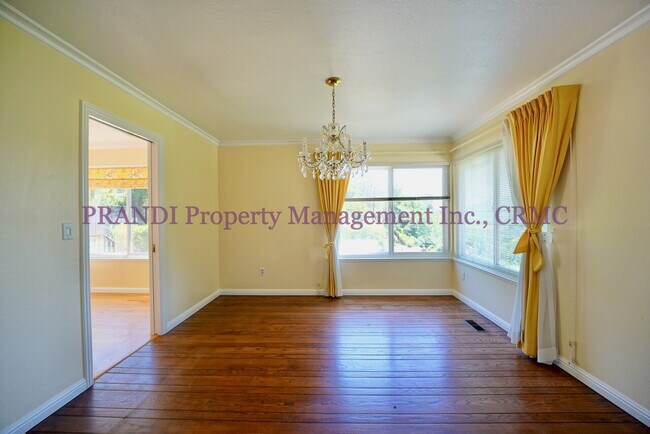 Building Photo - Spacious Greenbrae Home Featuring Expansiv...