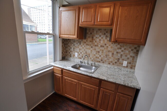 Building Photo - 1BR/Studio on 1st Floor – No Application Fee! (Beaver Falls)