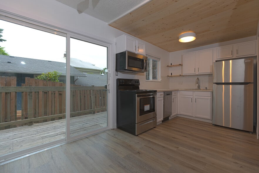 Kitchen - 3229 SE 10th Ave