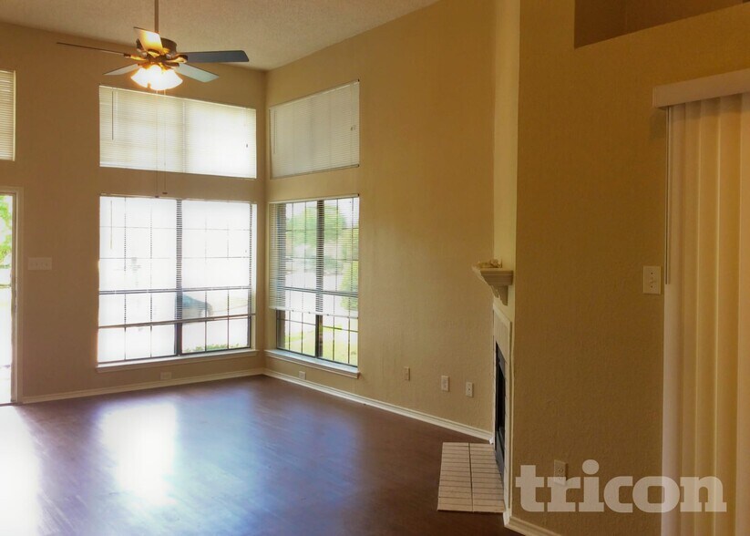 Building Photo - 1527 Charleston Cove