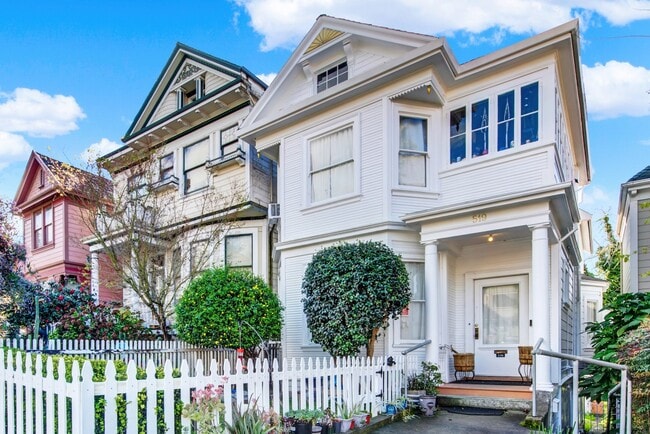 Building Photo - 519 Virginia St