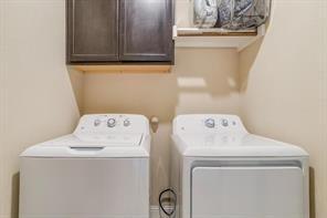 Building Photo - 4416 Lakeview Dr