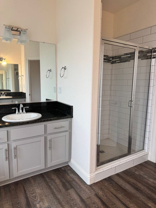 Building Photo - Single Family Home