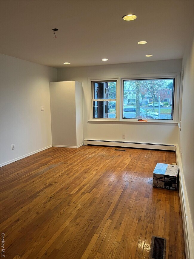 Building Photo - 429 E Park Ave