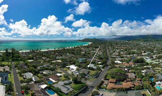 Building Photo - Mid-century modern Kalaheo Ave. Beach side...