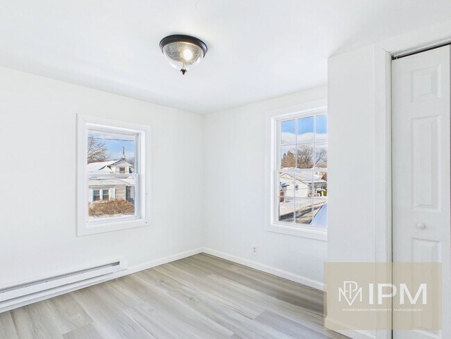 Building Photo - 532 Ridge St