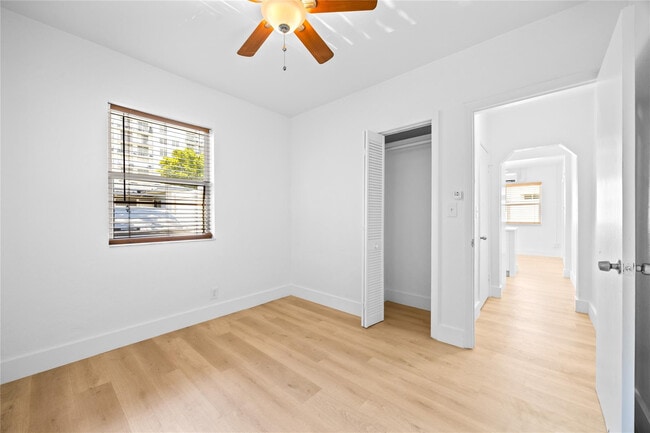 Building Photo - 412 SE 16th St