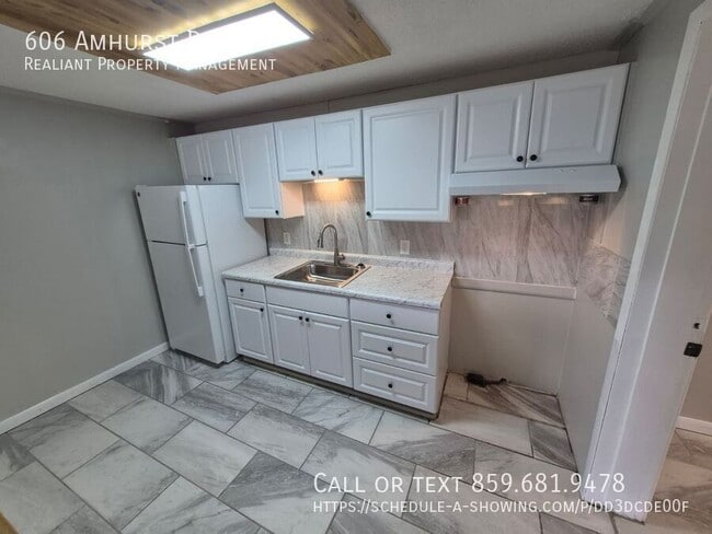 Building Photo - 606 Amhurst Dr