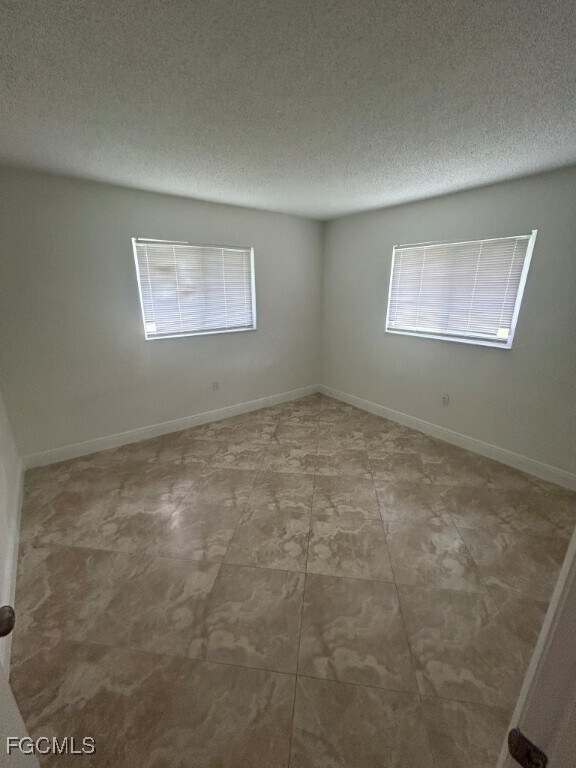 Building Photo - 4527-4529 Skyline Blvd